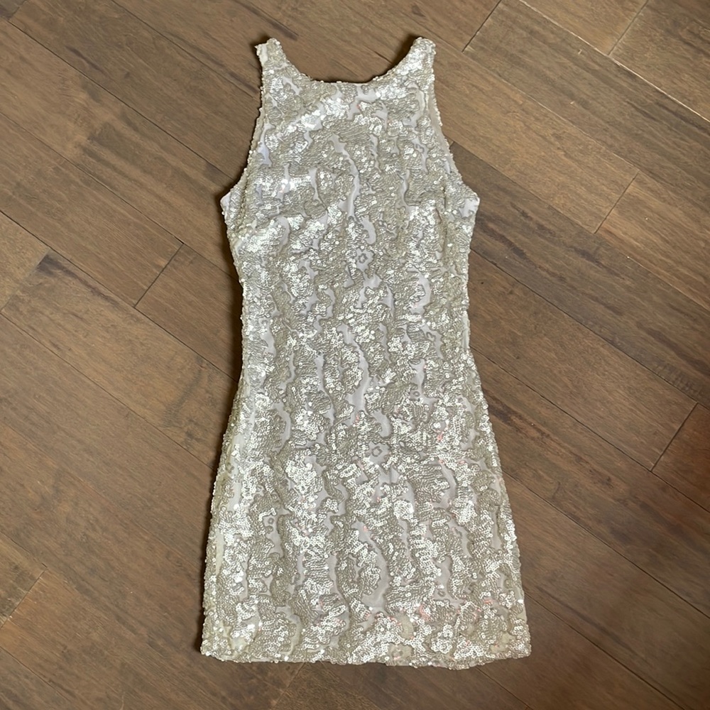 ❤️CACHE❤️Silver and Gray Beaded Mini Prom or Homecoming Dress